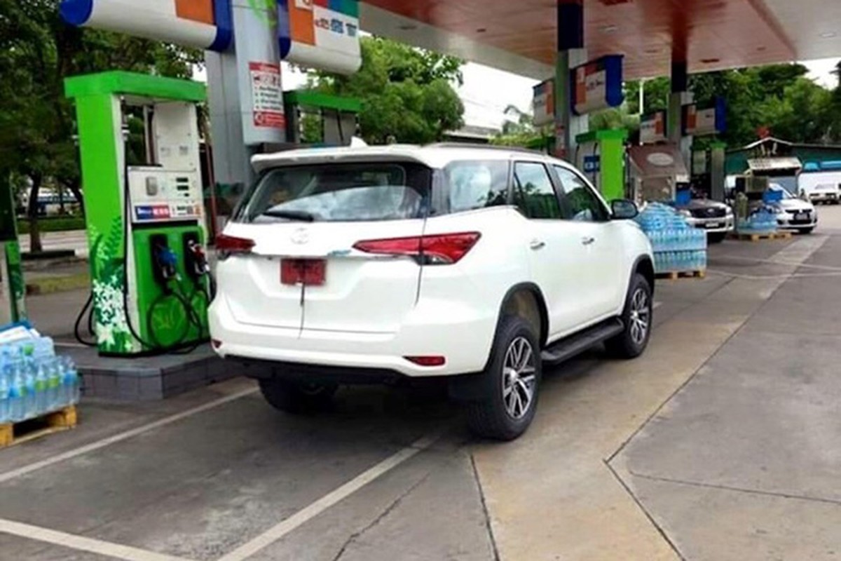 Chua ra mat, Toyota Fortuner 2016 da lo dien tu A den Z-Hinh-9